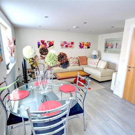 Hotties House - Two-Bed Cottage, Dog-Friendly & Off-Street Parking - Scarborough Exterior foto