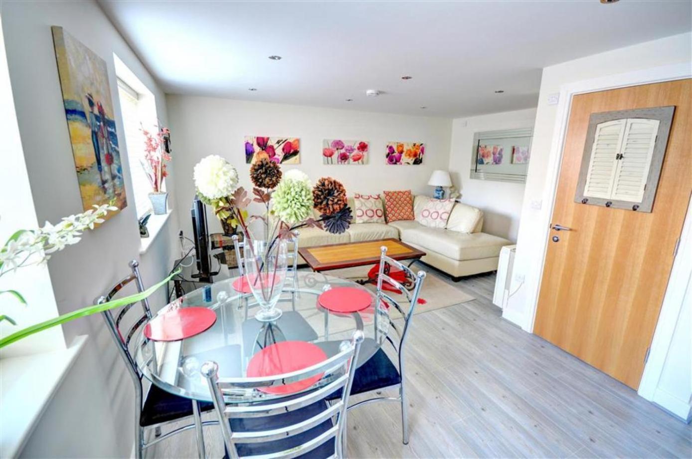 Hotties House - Two-Bed Cottage, Dog-Friendly & Off-Street Parking - Scarborough Exterior foto
