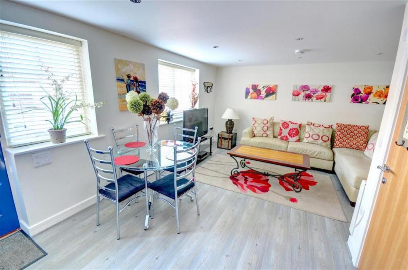Hotties House - Two-Bed Cottage, Dog-Friendly & Off-Street Parking - Scarborough Exterior foto