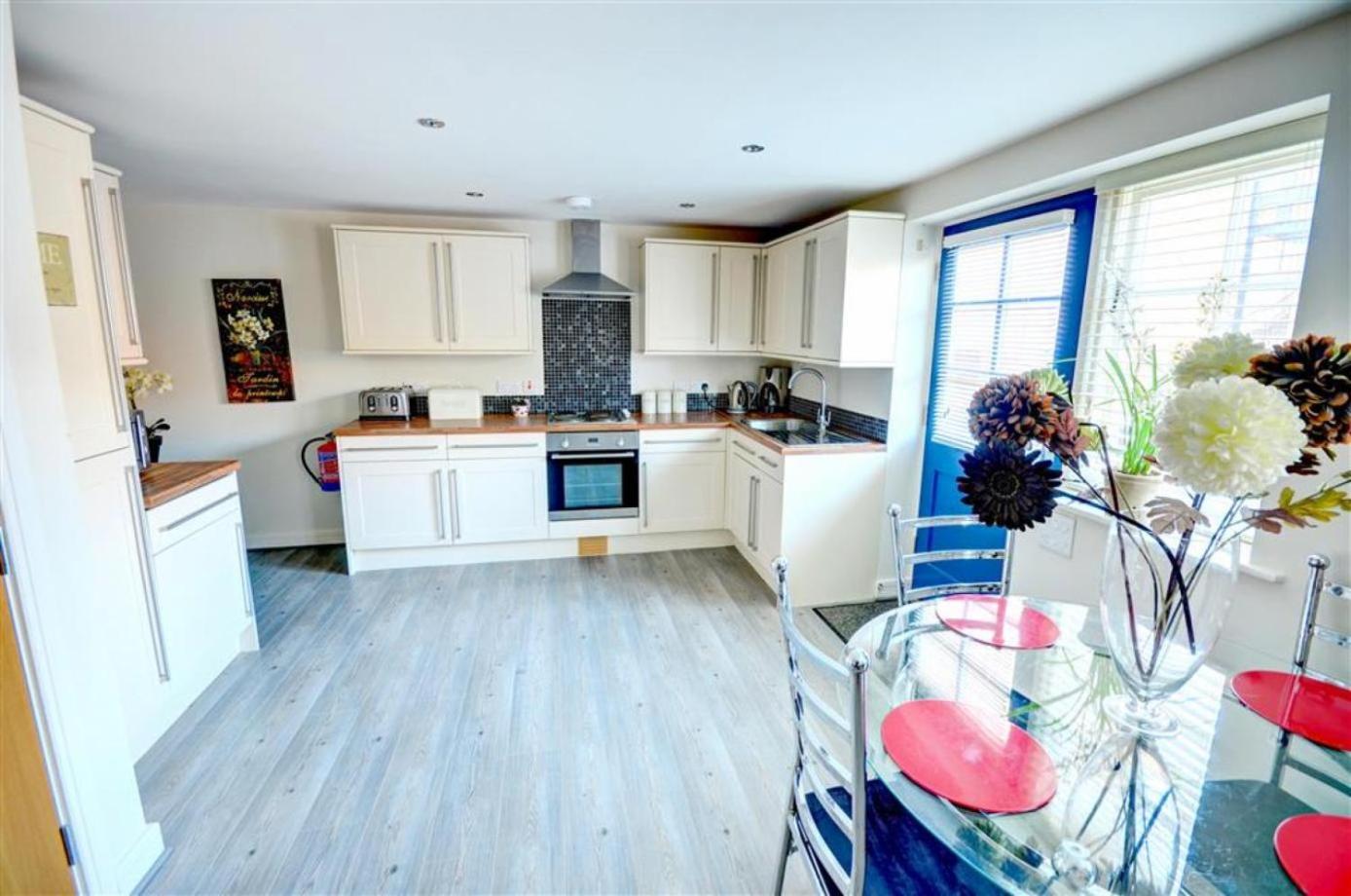 Hotties House - Two-Bed Cottage, Dog-Friendly & Off-Street Parking - Scarborough Exterior foto