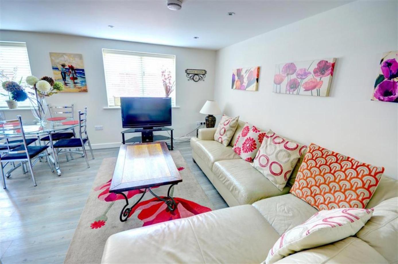 Hotties House - Two-Bed Cottage, Dog-Friendly & Off-Street Parking - Scarborough Exterior foto